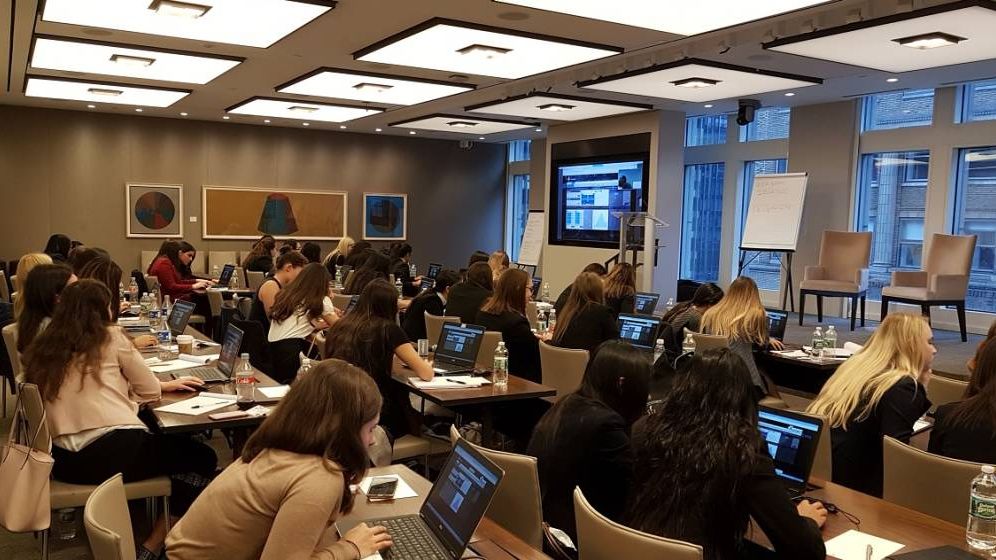 AI-ul, calea către cozi mai mici la instituțiile publice din România. Care este principala provocare