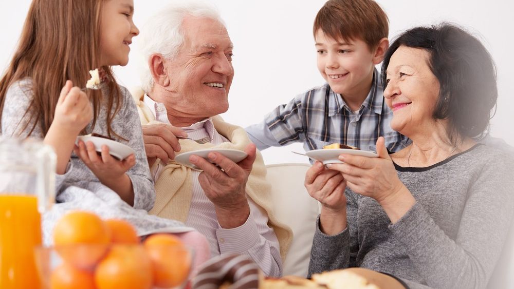 Bani pentru bunicii care isi cresc nepotii. Va ajuta piata muncii aceasta masura sau doar va incarca bugetul de stat?