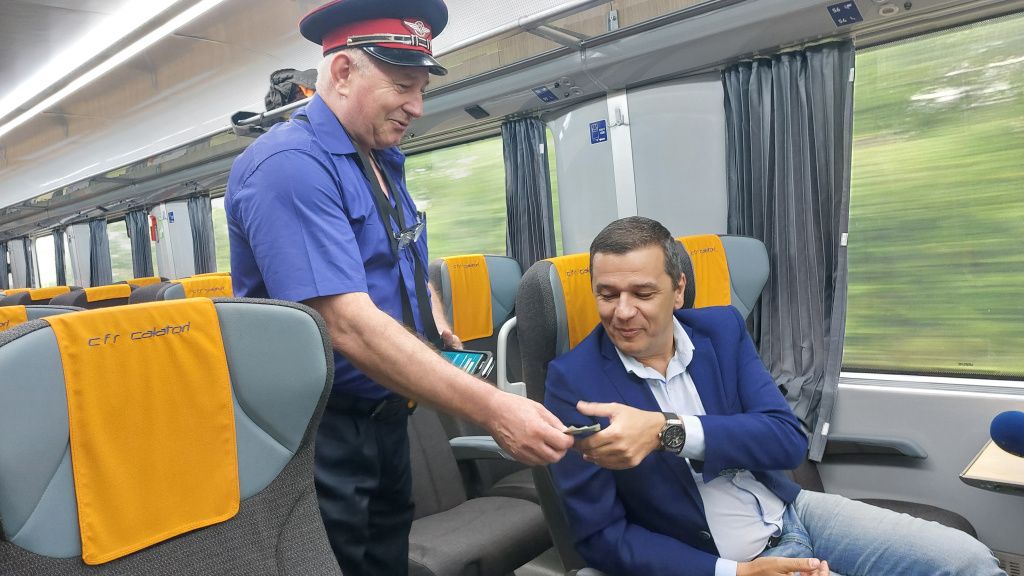 Vagon Clasa II 21-91 Bmpz (produs de Astra Arad, recent moderniat la atelierele CFR Grivița). Foto: Sorin Grindeanu, ministrul Transporturilor.