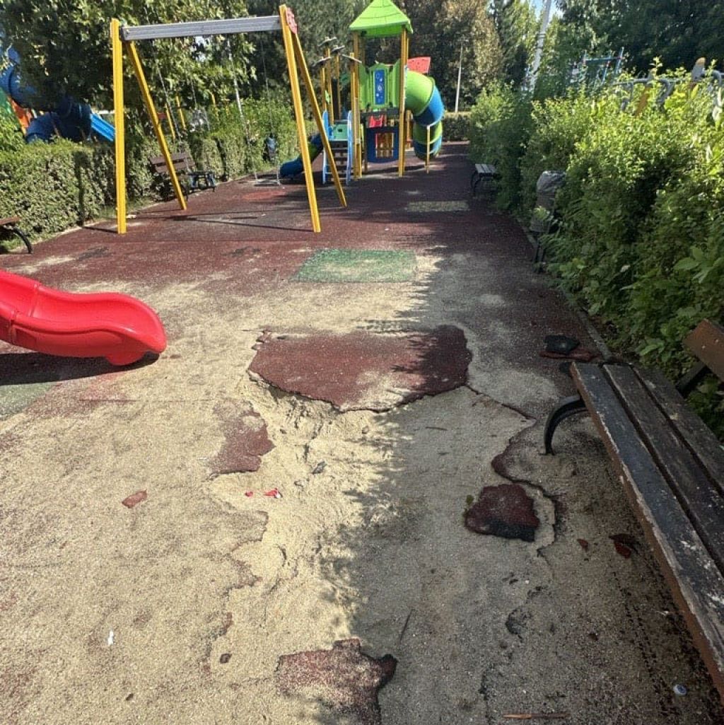 GALERIE FOTO | Cum arată locurile de joacă dărâmate verificate de ANPC în sectorul 2 - Imagine 12