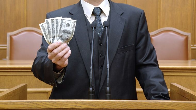 Legea pensiilor speciale pentru alesii locali a fost adoptata de catre Senat