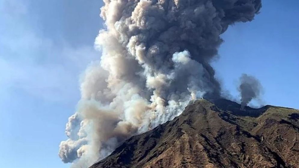 Românii care călătoresc în Sicilia, avertizați de MAE după erupția vulcanului Etna