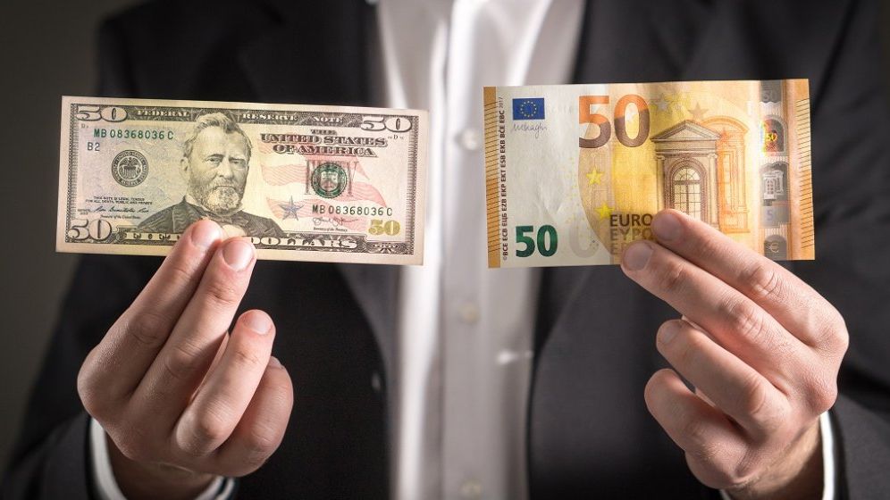În ce monedă au încredere cei mai bogați oameni din România: Euro bate dolarul în viziunea oamenilor de afaceri