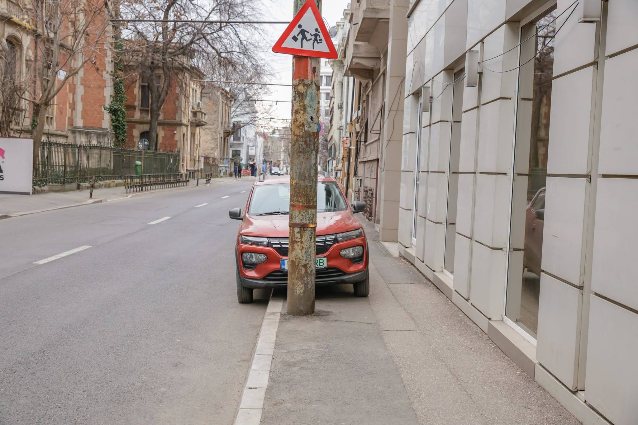 Regulament nou pentru ridicarea mașinilor parcate neregulamentar în București. Anunțul Primăriei Capitalei: "Am decis să punem ordine!"