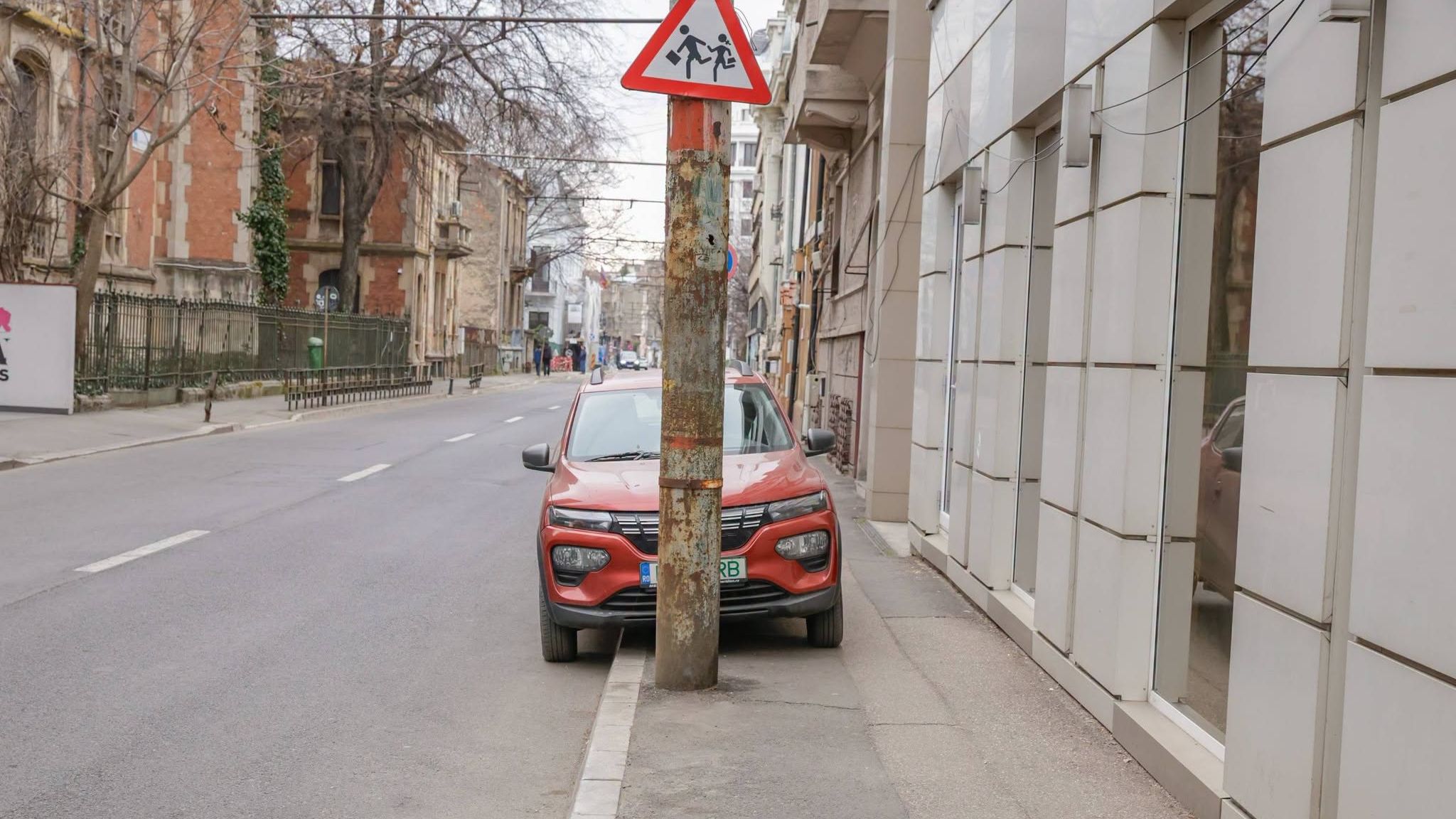 Regulament nou pentru ridicarea mașinilor parcate neregulamentar în București. Anunțul Primăriei Capitalei: "Am decis să punem ordine!"