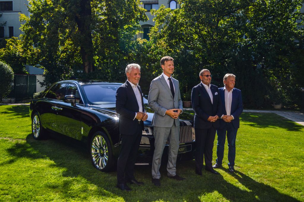 GALERIE FOTO | Rolls-Royce deschide un showroom în București - Imagine 7