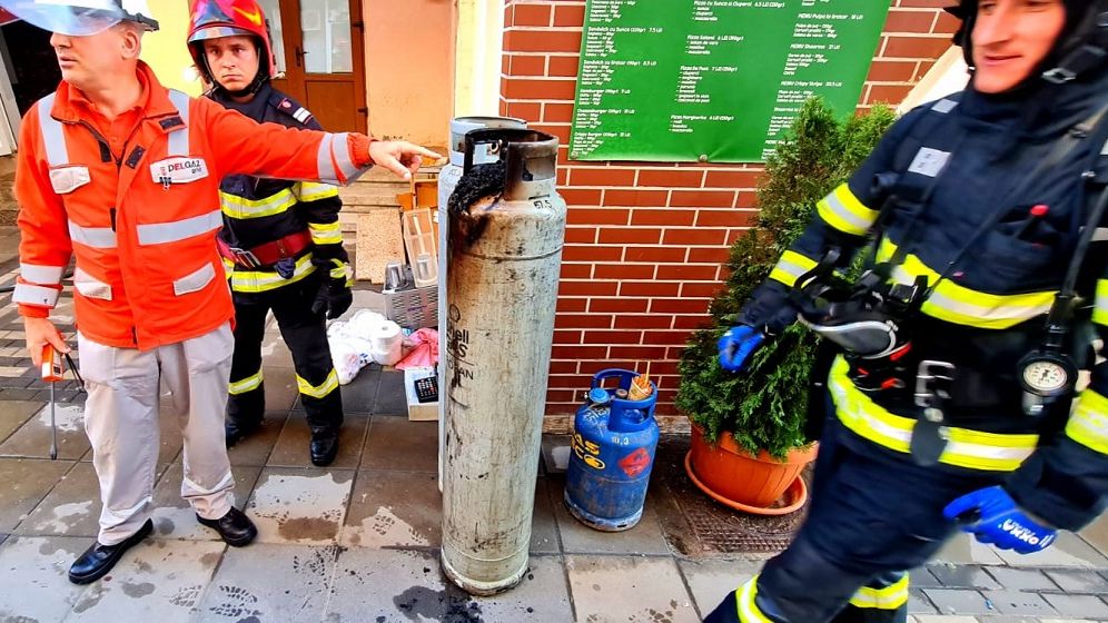 Explozie la o pizzerie din Paşcani, județul Iași. În interior se aflau două butelii de GPL