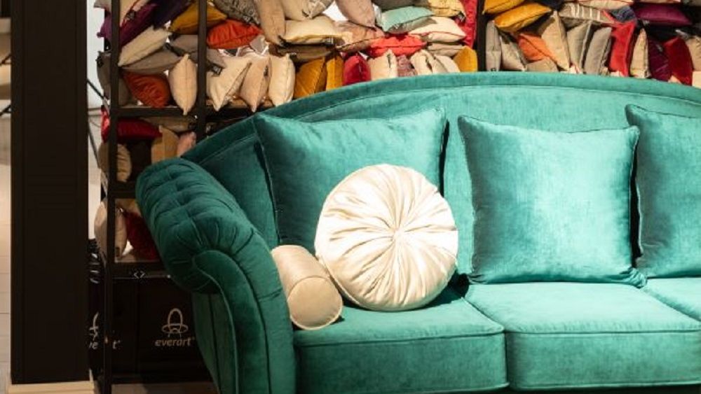 25 de ani de meșteșug și design la comandă. Un brand românesc sărbătorește cu artă, arhitecți și mobilier personalizat