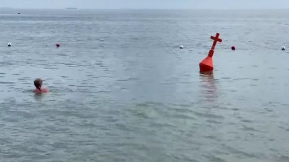 „Fără aventură după geamandură”- mesajul de pe noile geamanduri de pe litoral, care au formă de cruce