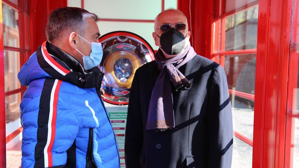 Primăria Sinaia dă în folosință un defibrilator public pentru situații de urgență