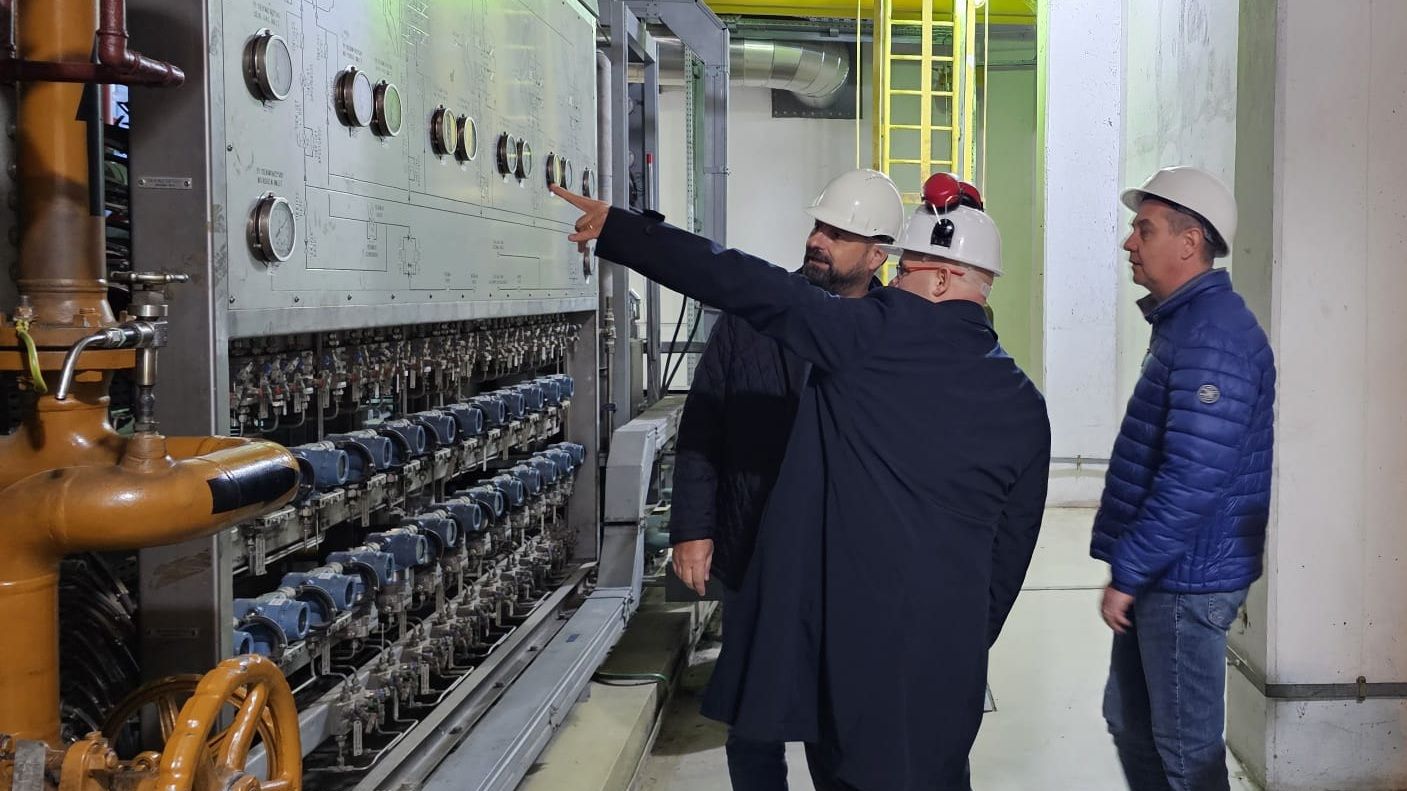 Guvernul lasă mai mulți bani la ELCEN pentru investiții: compania va vira la stat doar jumătate din profit