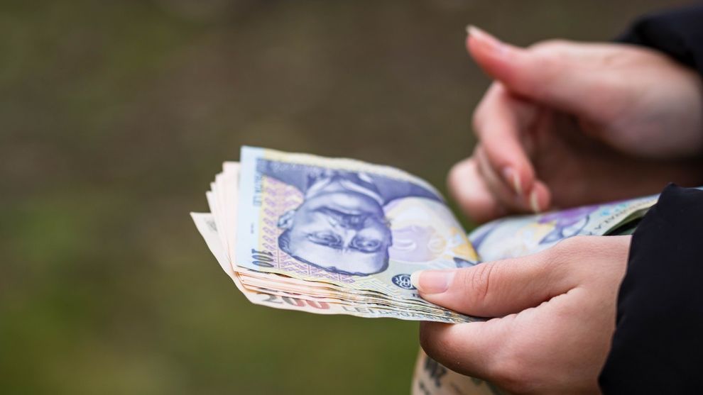 Guvernul și-a pus în cap bugetarii după ce a propus mărirea anumitor salarii