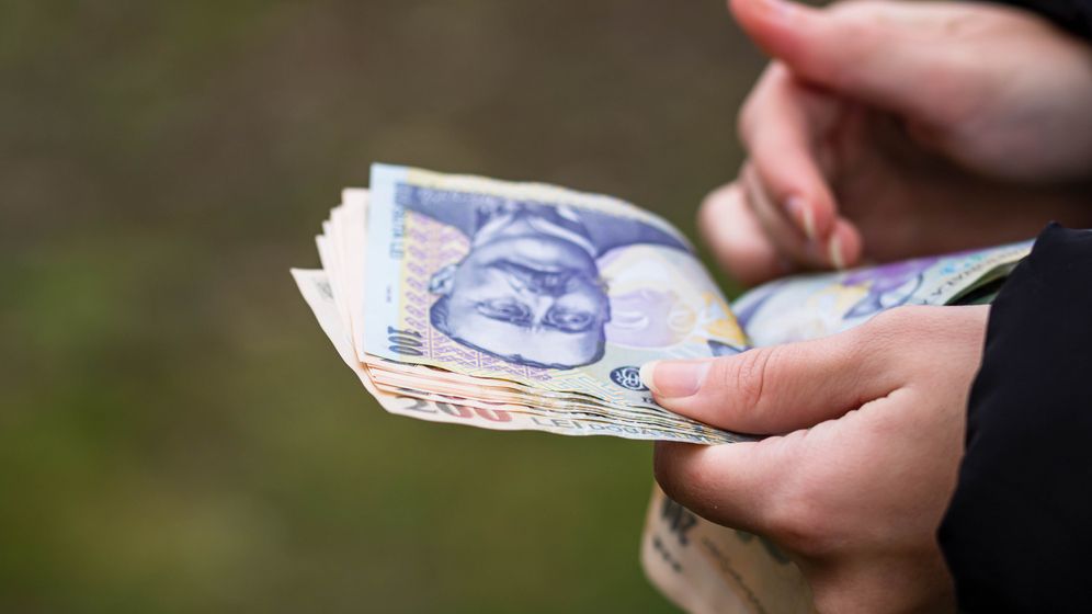 INS: Salariul mediu net din România a crescut cu 7,2% în 2021. La ce sumă a ajuns în decembrie