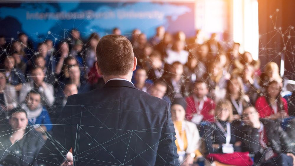 Salt Bank își face un club pentru antreprenori: Aceștia primesc semnătură electronică sau promovare pe social media