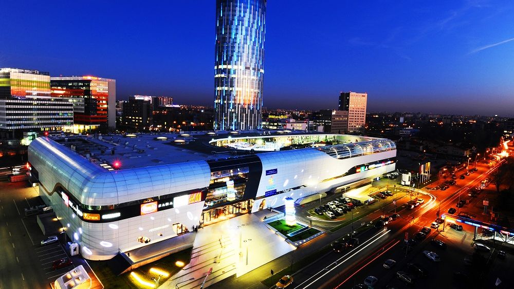 Opt magazine noi de fashion, îngrijire și artă se deschid în Promenada Mall