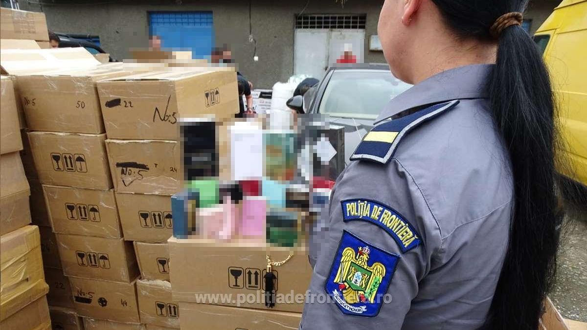 Captură uriașă de parfumuri contrafăcute, la granița cu Bulgaria. Erau înregistrate drept ”coletărie”