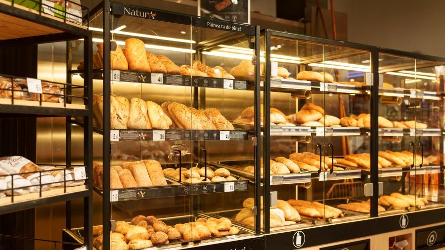 Carrefour va oferi pâine de specialitate după un parteneriat cu producătorii locali PanFree, Natur`A și Petru