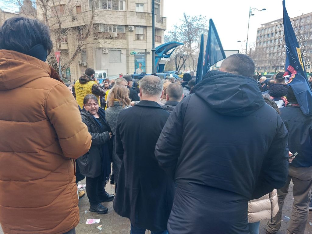 GALERIE FOTO: Trafic blocat în centrul Bucureștiului din cauza unui protest AUR - Imagine 5