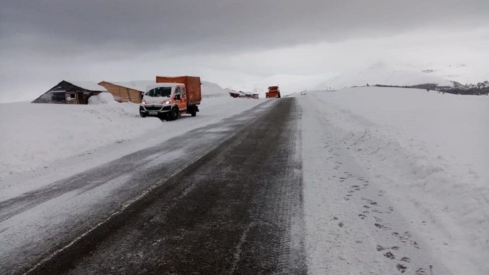 DN 14, închis din cauza copacilor căzuți pe șosea