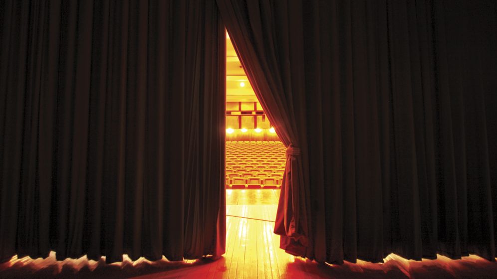 Teatrul Naţional din Bucureşti reia spectacolele în toate sălile