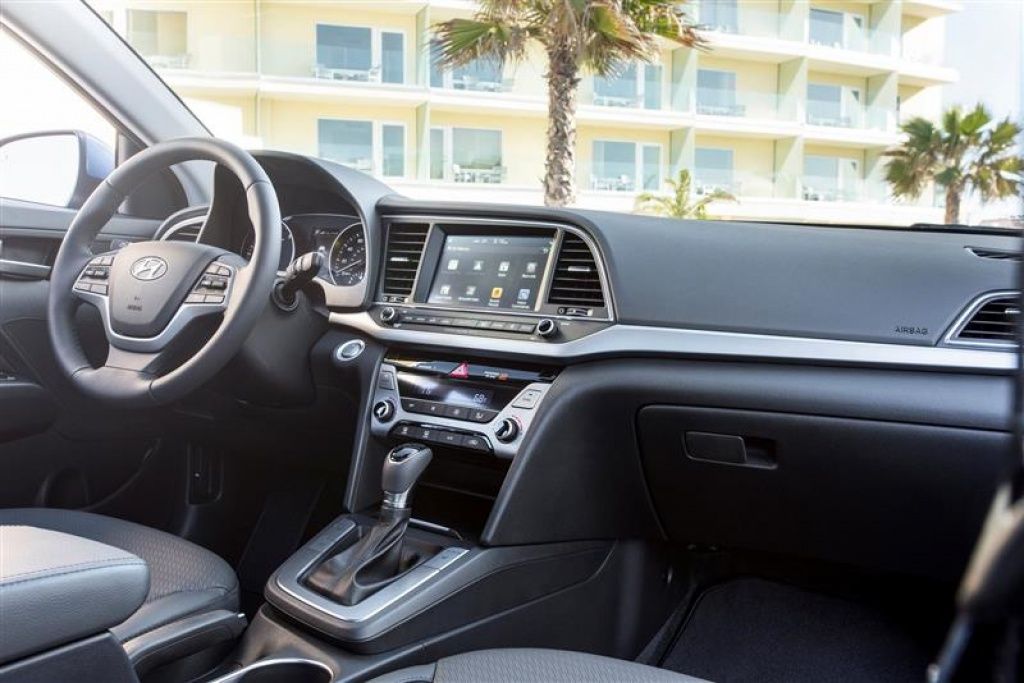 Hyundai Elantra - Imagine 4