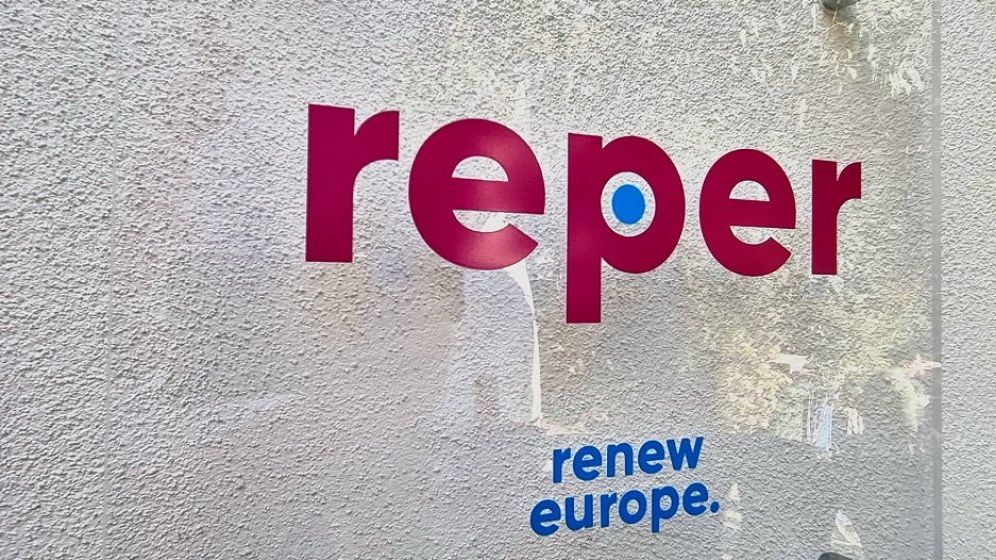 Cioloș pretinde că nu vrea doar la Bruxelles, trage și pentru România. Reper a depus lista cu candidații la europarlamentare la BEC