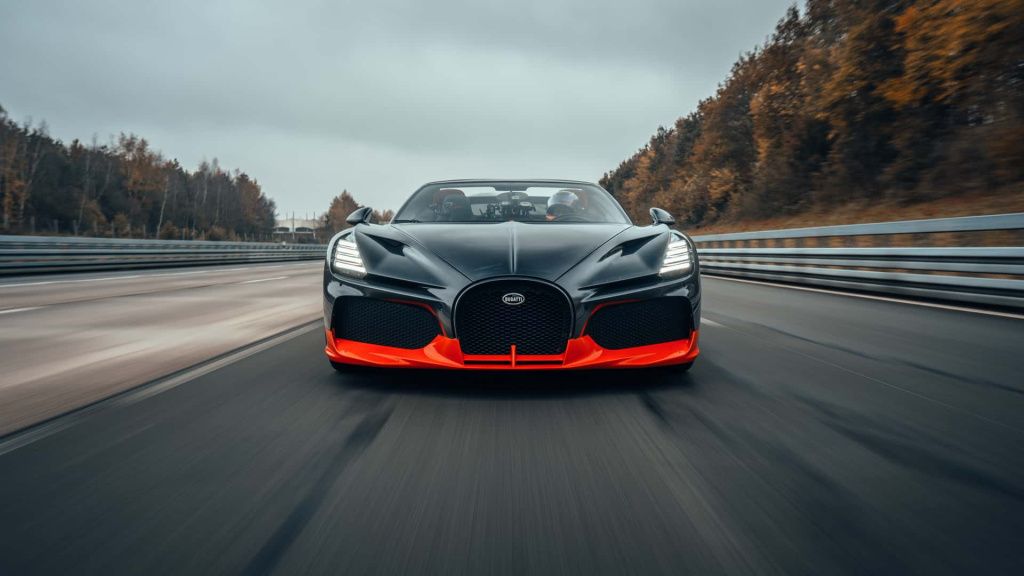 GALERIE FOTO | Bugatti a zdrobit recordul de viteză pentru o mașină decapotabilă - Imagine 9