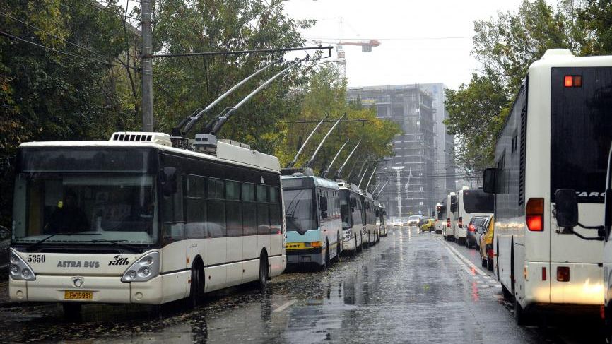 Primaria si RATB vor benzi unice pentru transportul in comun pe 12 artere din Capitala
