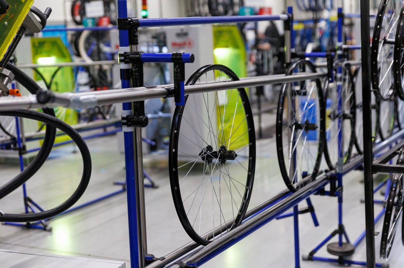[FOTO Reportaj] Drumul bicicletelor românești, exportate în toată Europa. Cum sunt construite în fabrica Decathlon din Timișoara - Poza 22