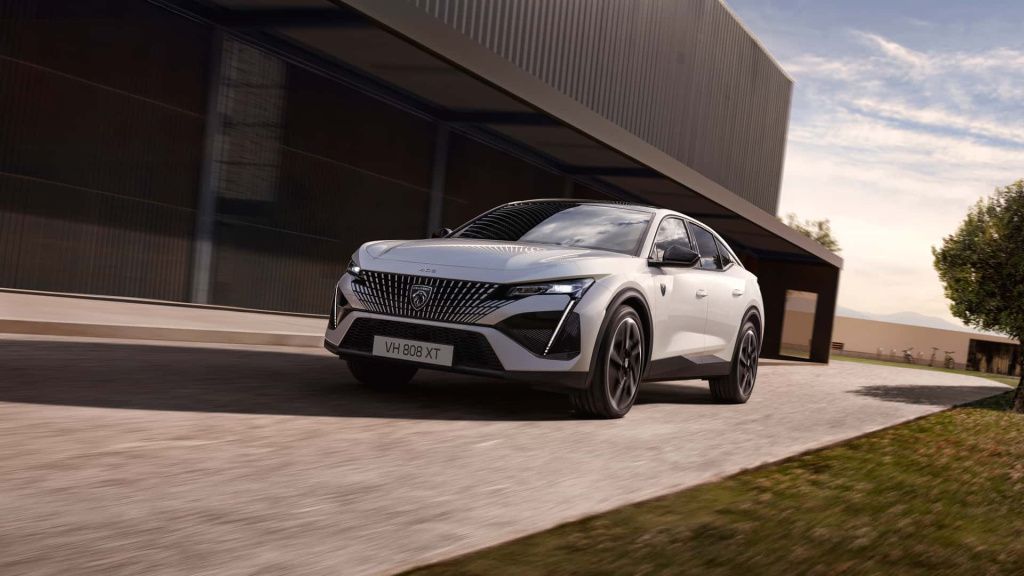 GALERIE FOTO | Peugeot a prezentat versiunea 100% electrică a lui 408 - Imagine 11