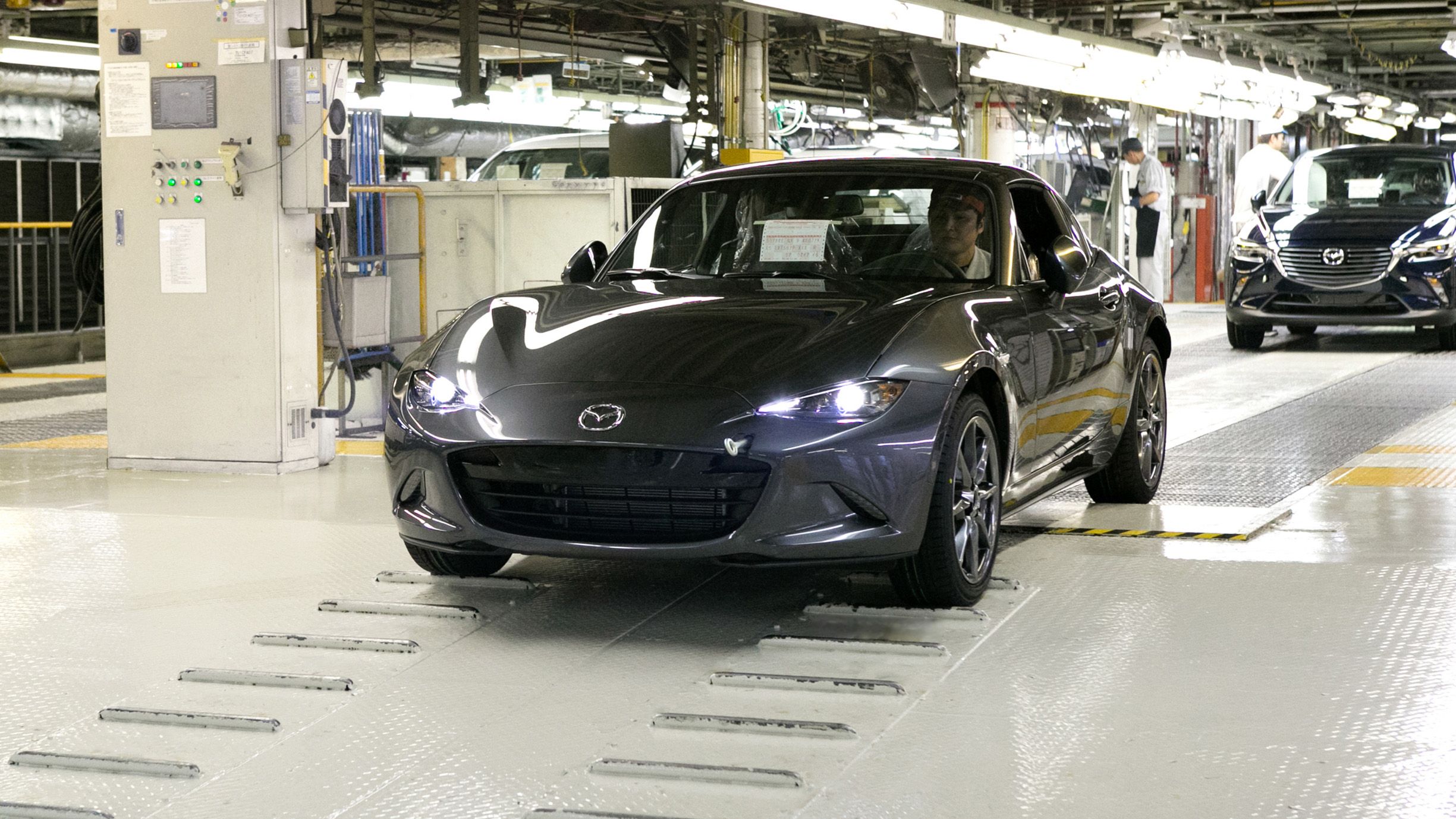 Mazda aduce pe piata o noua versiune a roadster-ului MX-5