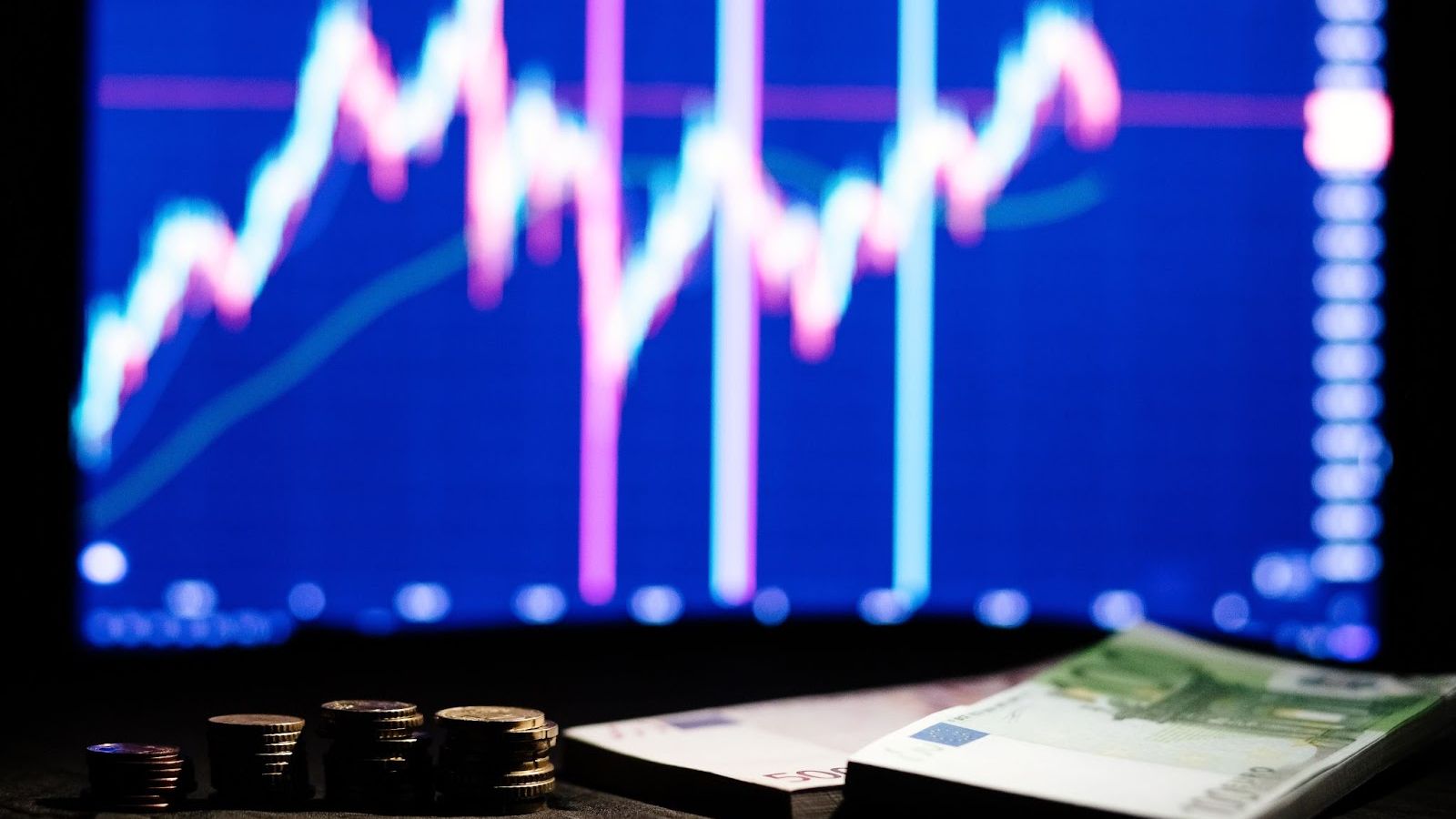 Băncile sunt în fața unei noi alegeri: investesc în embedded finance sau lasă inovația pe mâna fintech-urilor