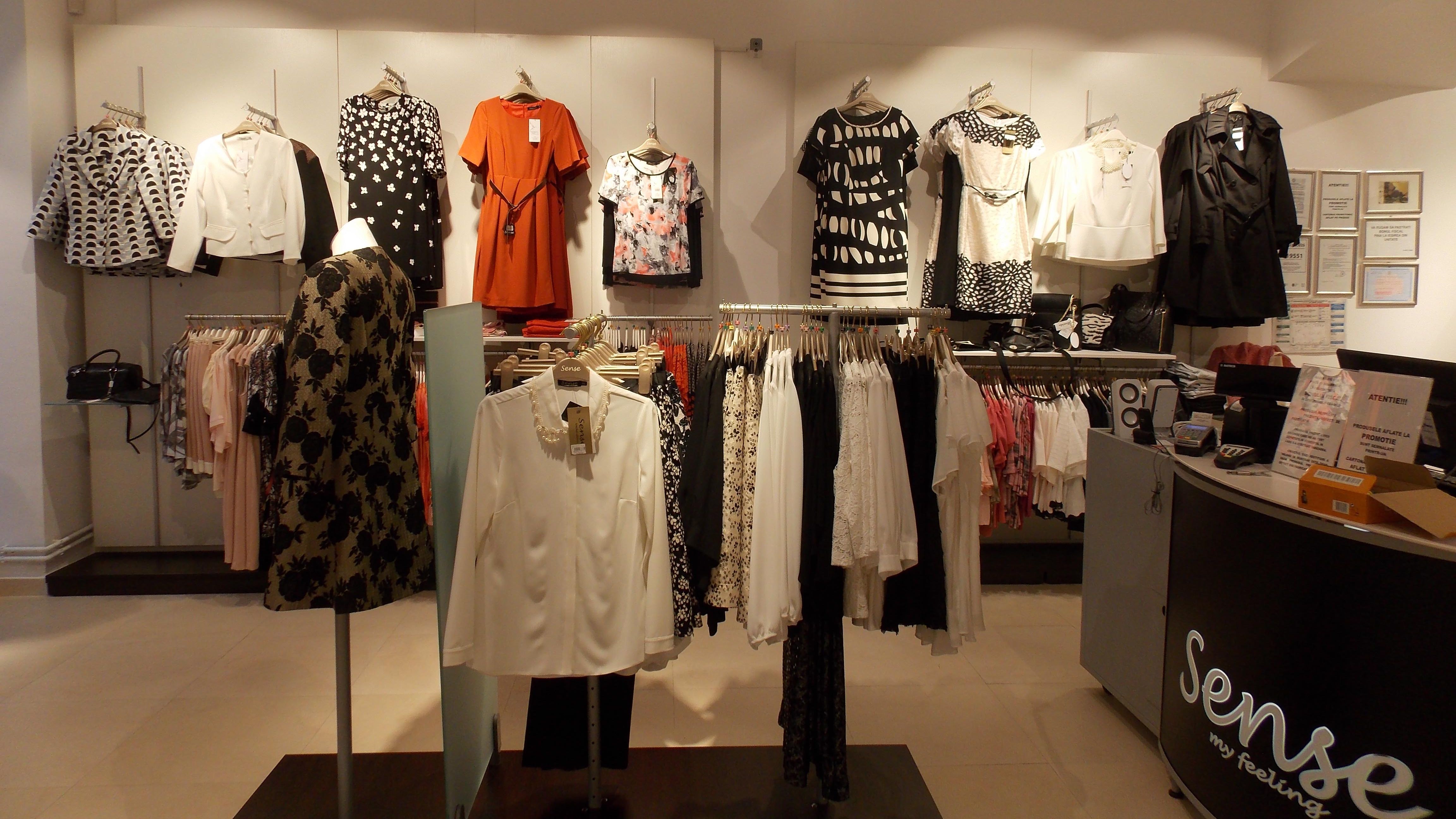 Povestea celor doi antreprenori romani care detin doua fabrici de textile si tricotaje si au lansat un brand propriu de imbracaminte, Sense