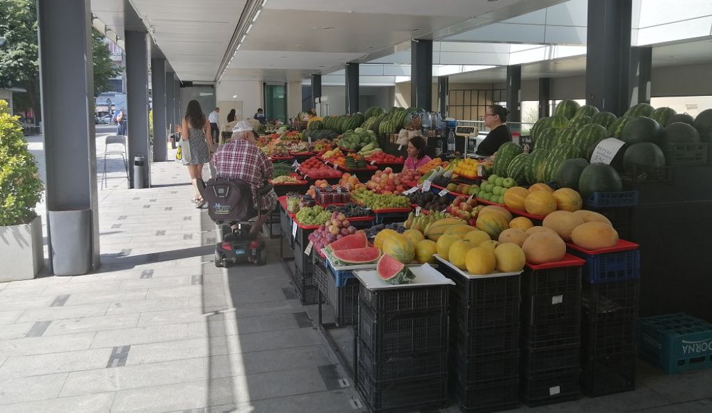 FOTO | Piața Amzei, de la mărire la decădere. Cum a ajuns un loc emblematic al comerțului bucure - Imagine 1