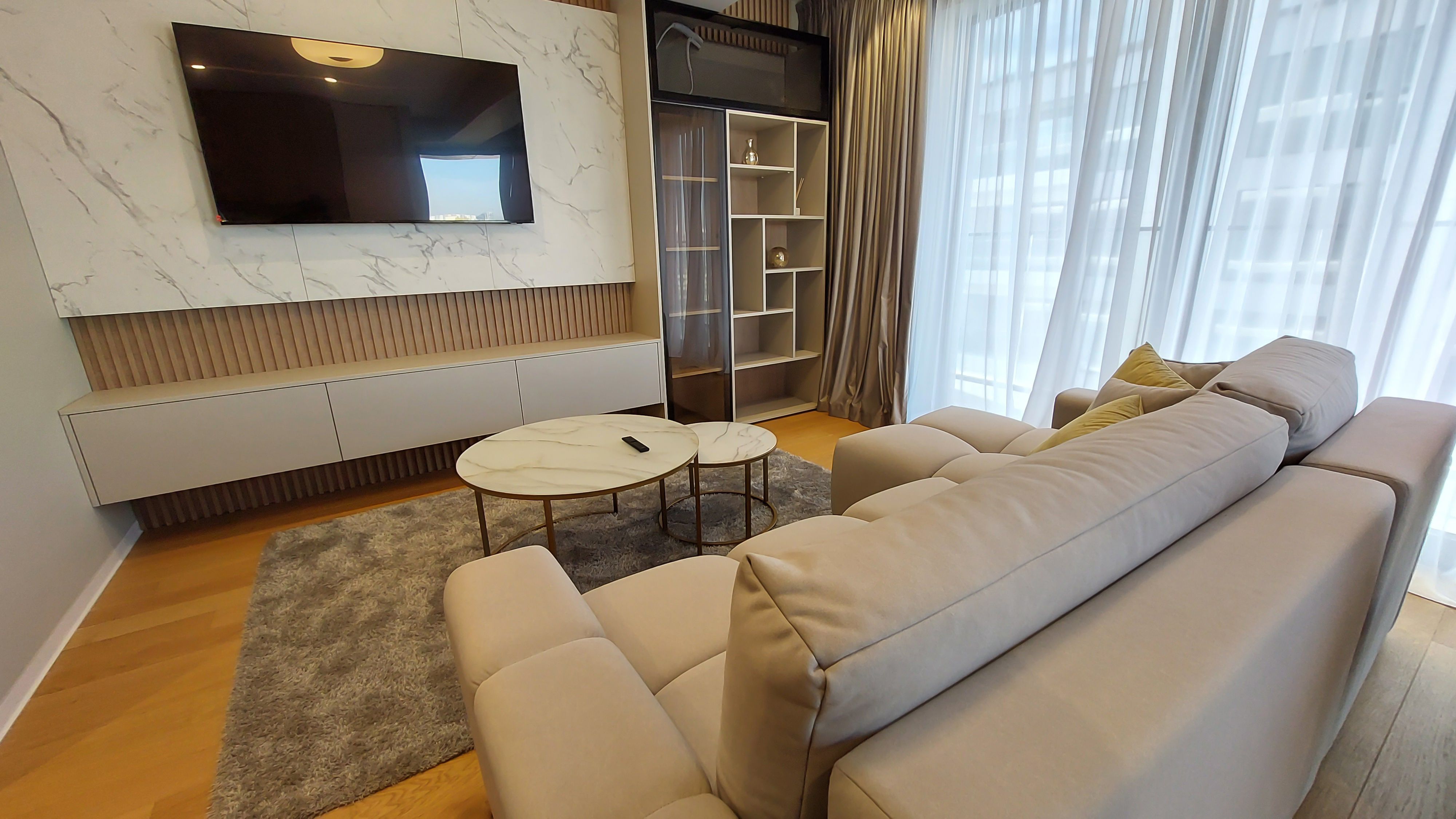 GALERIE FOTO | Ce găsești într-un apartament de circa 380.000 euro, de trei camere, dintr-un complex de lux din București - Poza 41