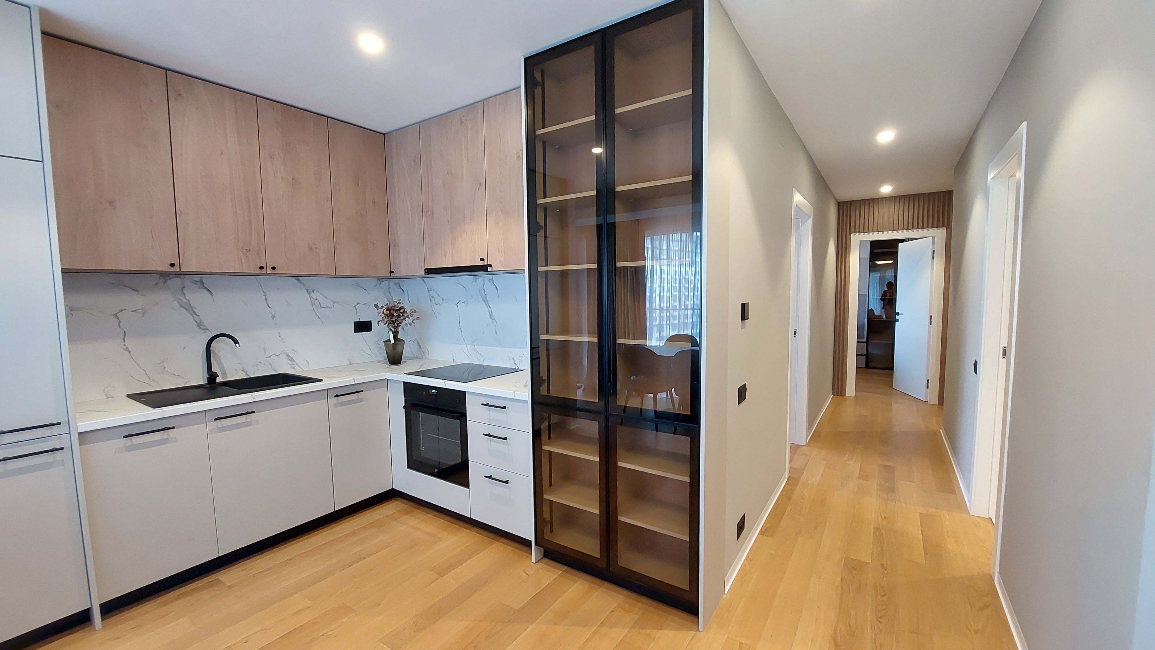 GALERIE FOTO | Ce găsești într-un apartament de circa 380.000 euro, de trei camere, dintr-un complex de lux din București - Poza 19