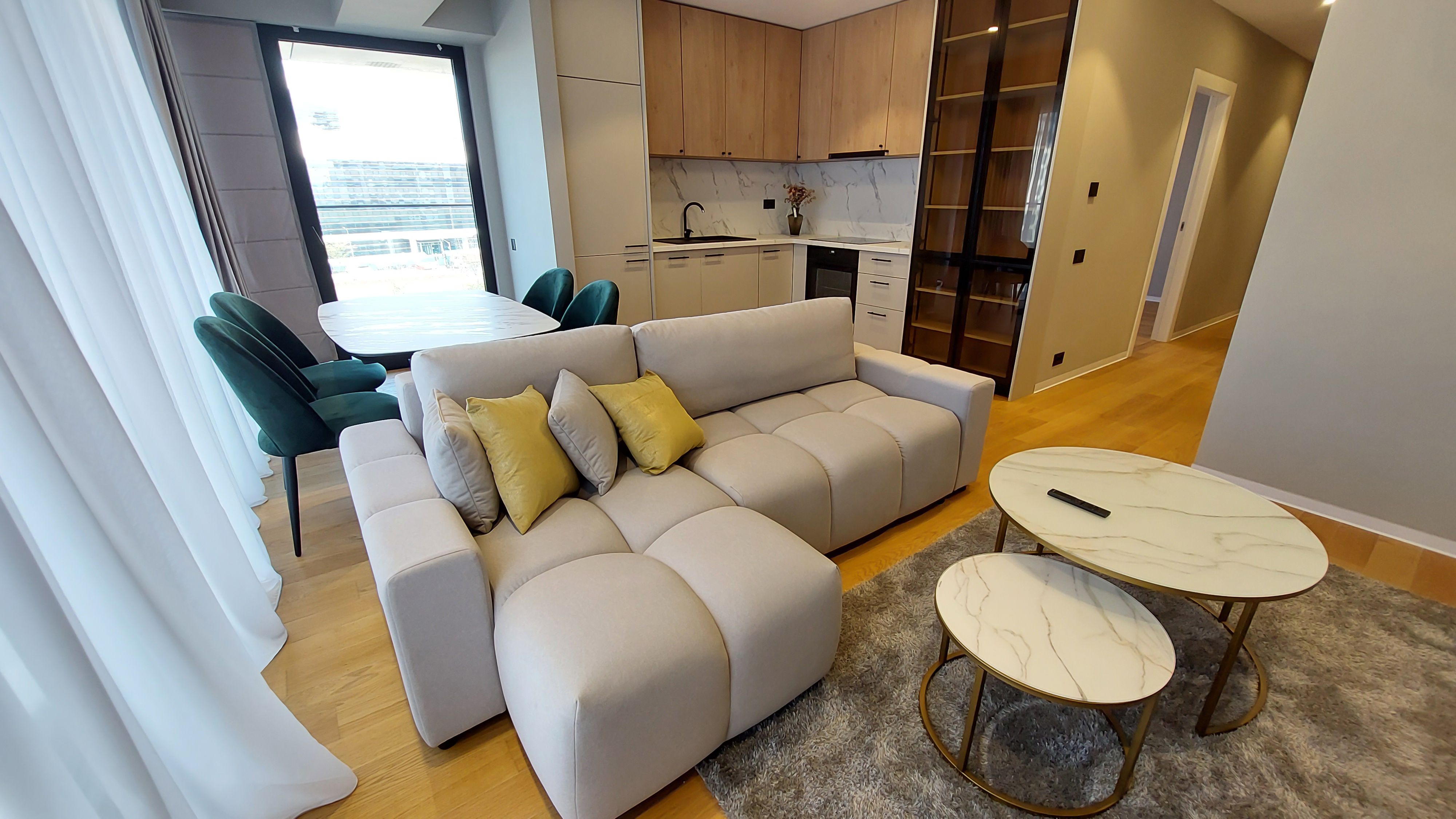 GALERIE FOTO | Ce găsești într-un apartament de circa 380.000 euro, de trei camere, dintr-un complex de lux din București - Poza 30