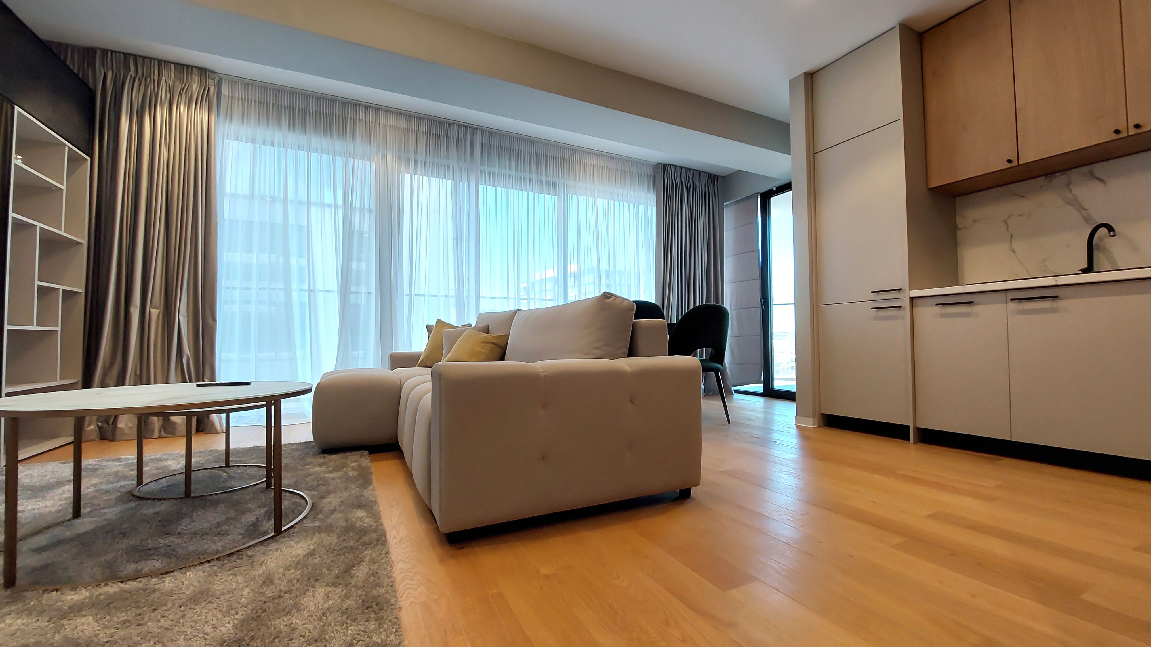 GALERIE FOTO | Ce găsești într-un apartament de circa 380.000 euro, de trei camere, dintr-un complex de lux din București - Poza 26