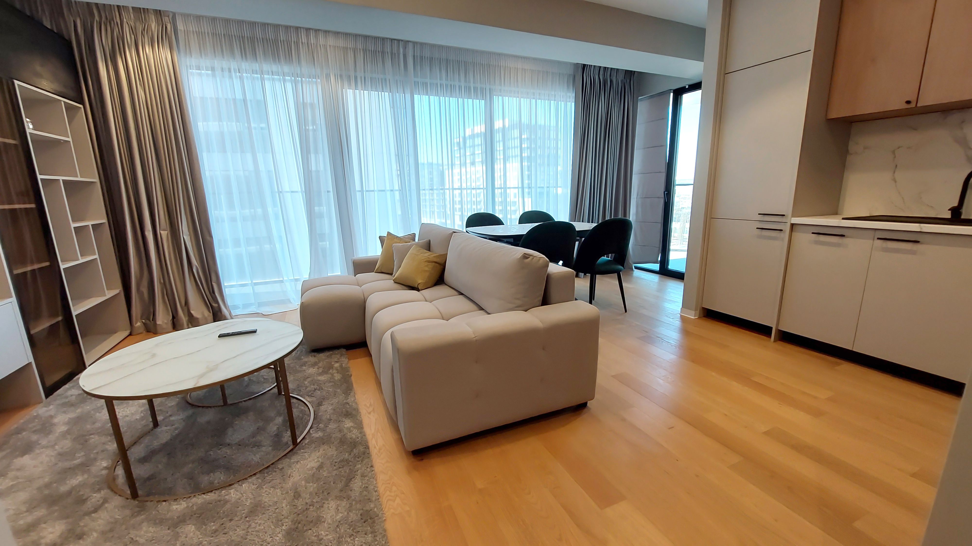 GALERIE FOTO | Ce găsești într-un apartament de circa 380.000 euro, de trei camere, dintr-un complex de lux din București - Poza 25
