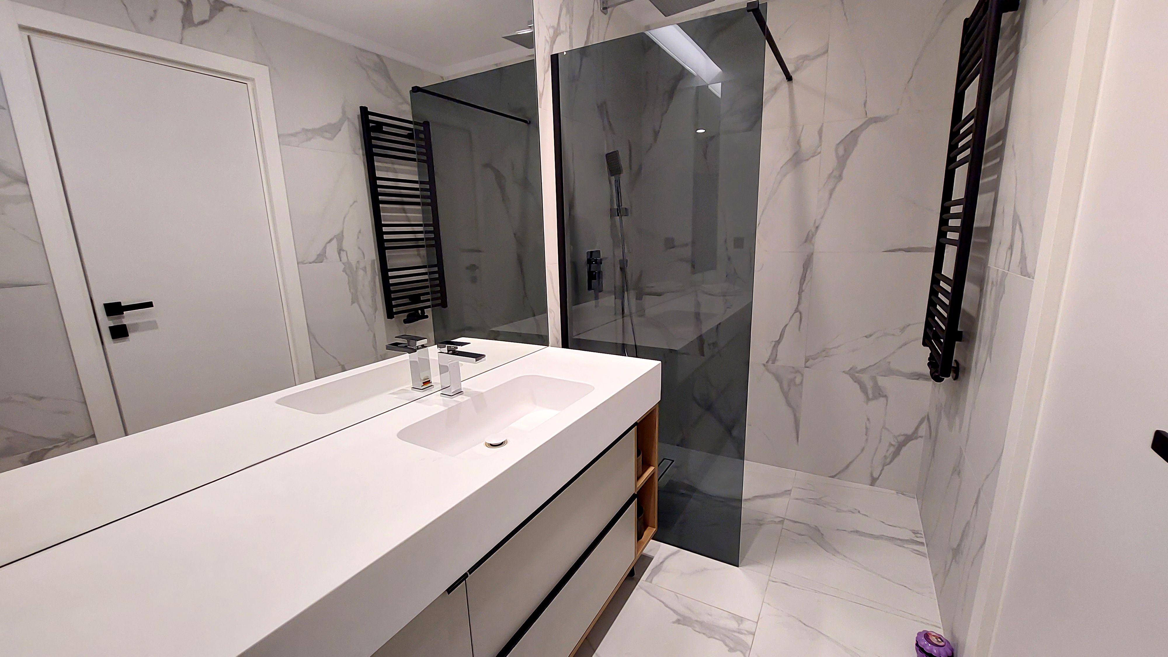 GALERIE FOTO | Ce găsești într-un apartament de circa 380.000 euro, de trei camere, dintr-un complex de lux din București - Poza 22