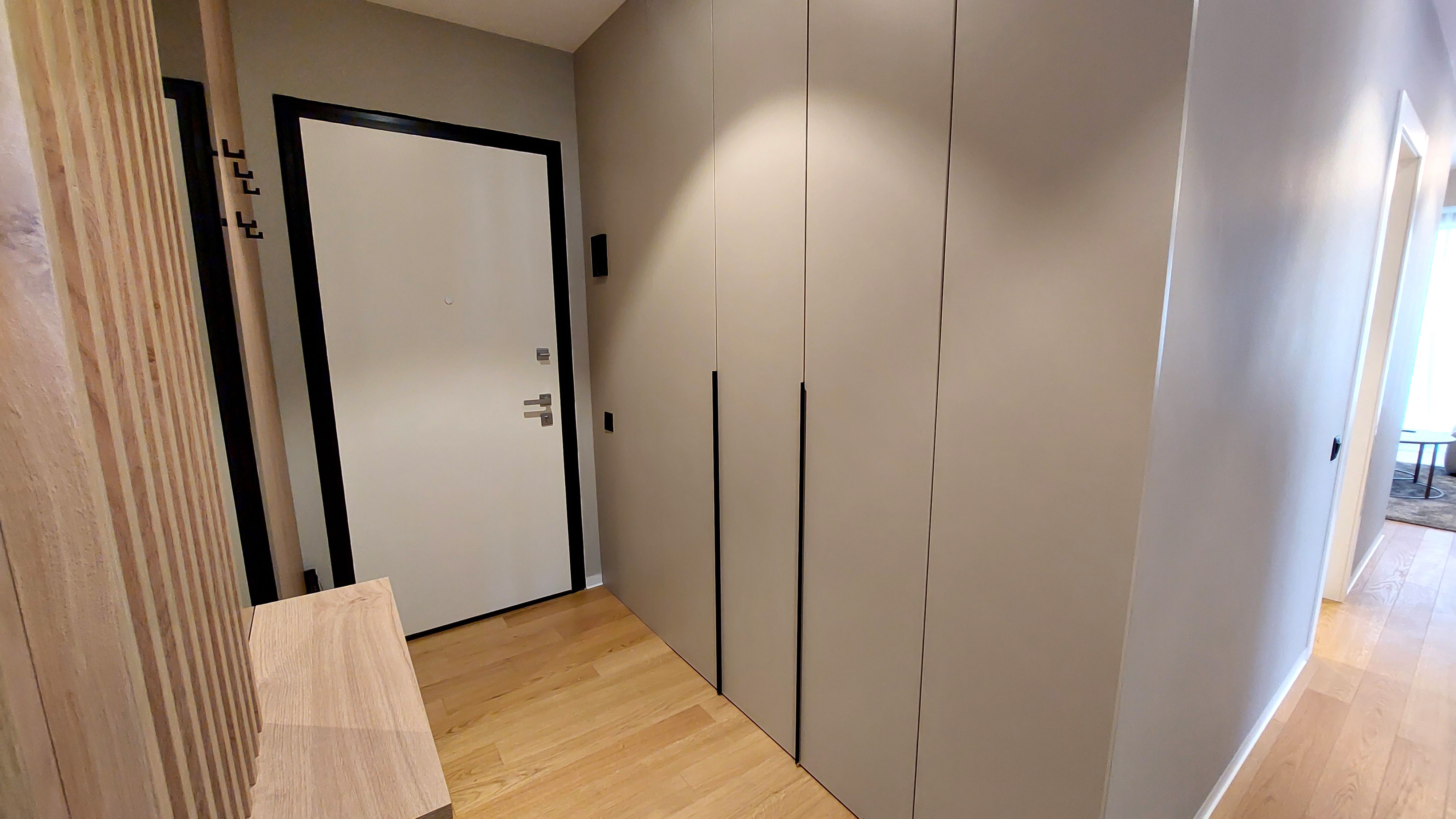 GALERIE FOTO | Ce găsești într-un apartament de circa 380.000 euro, de trei camere, dintr-un complex de lux din București - Poza 13