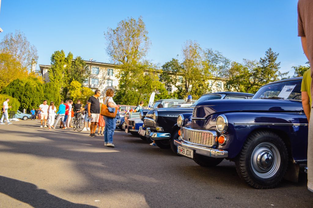 GALERIE FOTO | Mașinile comunismului au făcut baie de mulțime la Operă - Imagine 72