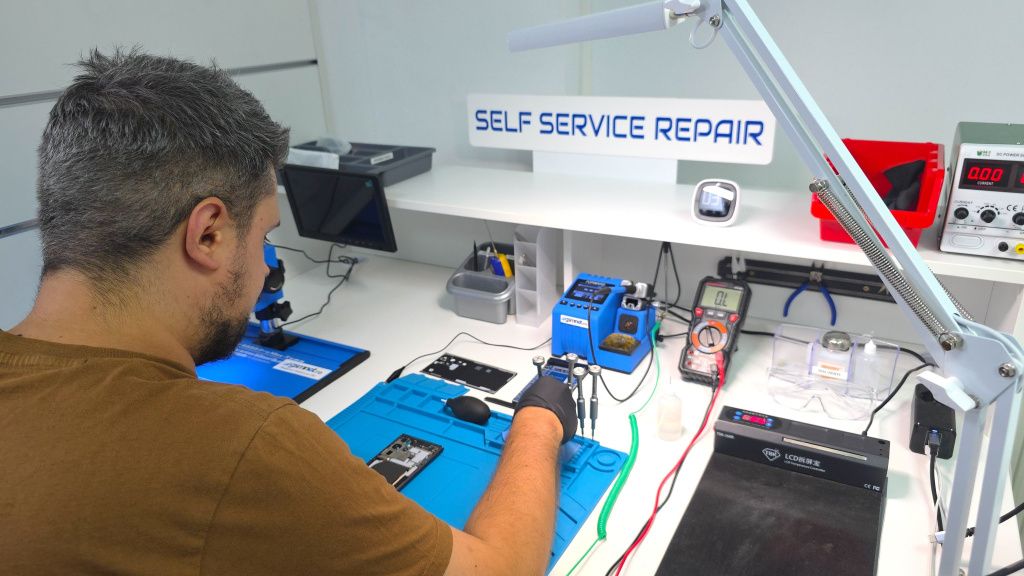 A apărut în România service-ul unde îți repari singur telefonul: unde se află și cum funcțio - Imagine 3