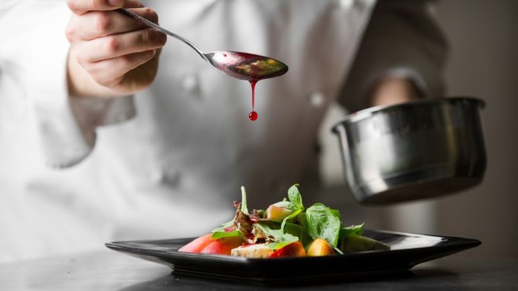 De ce Romania nu are niciun restaurant cu stele Michelin: "Ii oferim clientului tot ce doreste, mai cere un fel de mancare, punem si cartofi prajiti pe meniu"