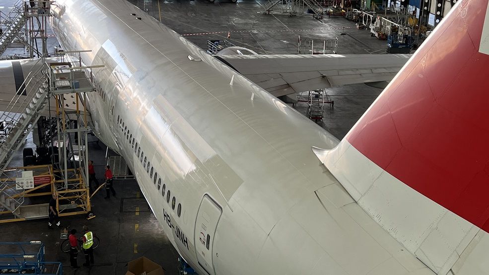O companie aeriană intră în istorie cu un avion acoperit cu ”piele de rechin”