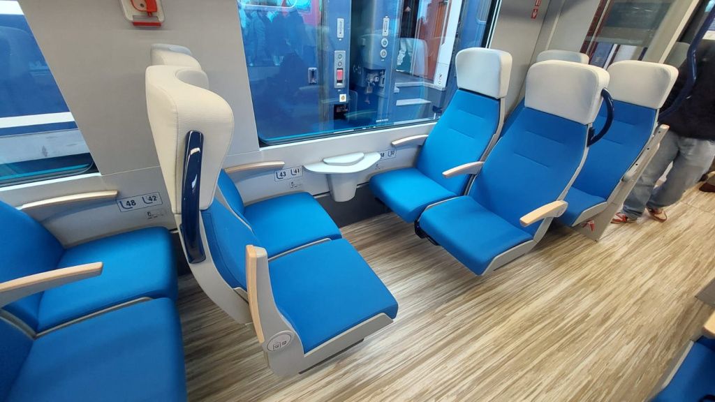 GALERIE FOTO | Primul tren electric cumpărat de România în 40 de ani, gata de prima călătorie - Imagine 7