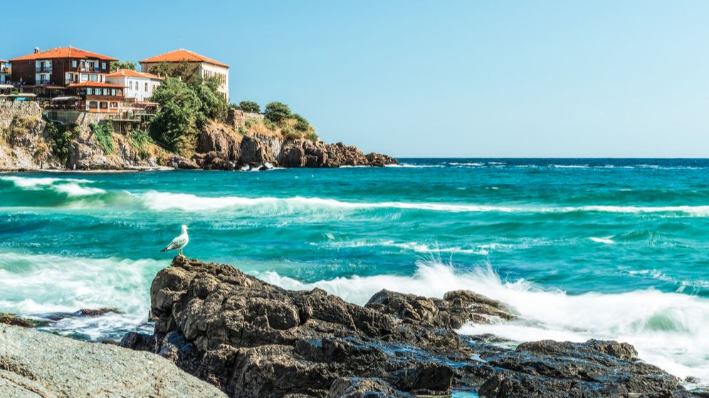 Bulgaria a întrat în zona galbena. Ce se întâmplă cu turiștii romani