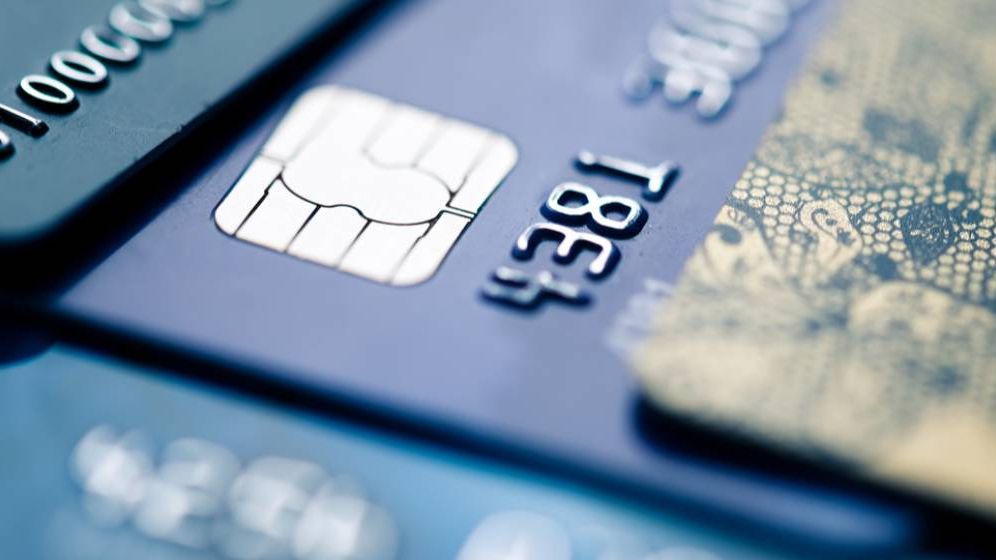 Cashback la plata taxelor: Primești bani înapoi dacă achiți impozitele cu aceste carduri bancare