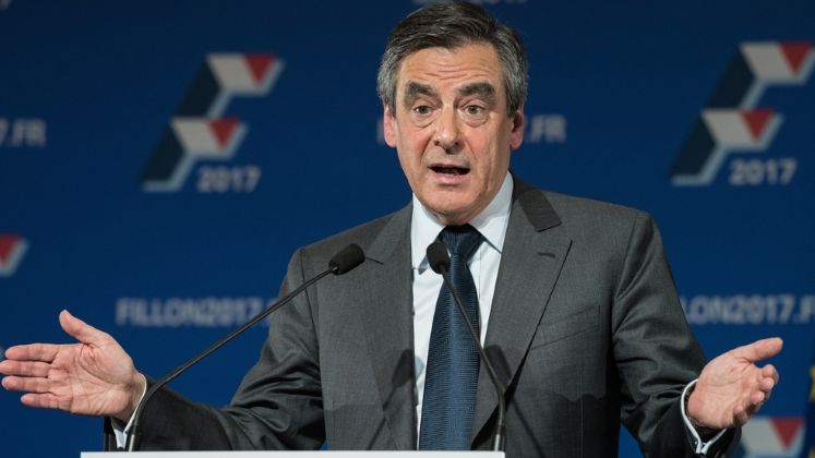 Francois Fillon, candidatul dreptei la presedintia din Franta, isi anuleaza aparitii in presa. Sotia sa vrea ca el "sa mearga pana la capat"
