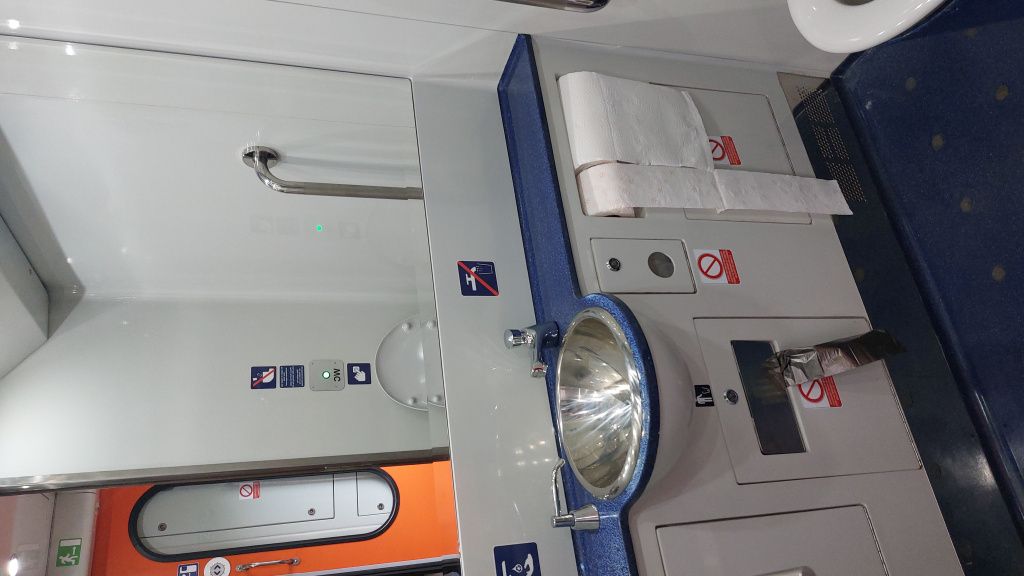 Vagon Clasa II 21-91 Bmpz (produs de Astra Arad, recent moderniat la atelierele CFR Grivița)